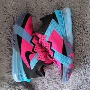 LeBron XVIII low fireberry